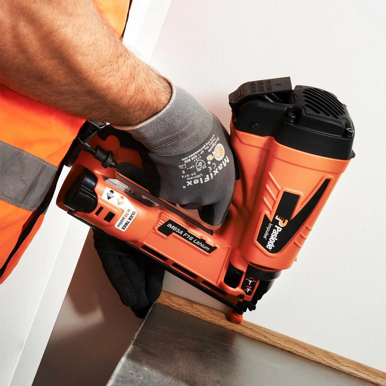 Paslode IM65A F16 7.4V Cordless Second Fix Angled Brad Nailer With 1x 2.1Ah Battery - Image 5