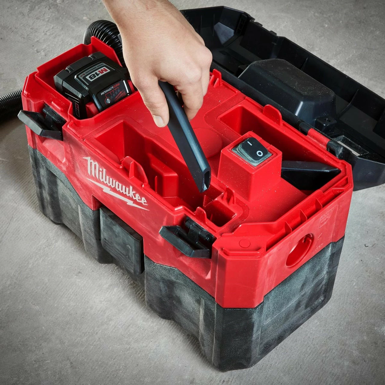 Milwaukee M18 VC2-0 18V Cordless Wet/Dry Vacuum (Body Only) - Image 9