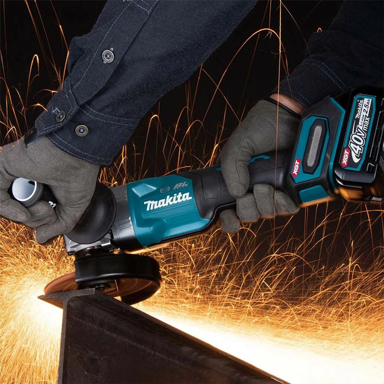 Makita GA029GD201 40V Max XGT Brushless 125mm Paddle-Switch Angle Grinder With 2x 2.5Ah Batteries - Image 7