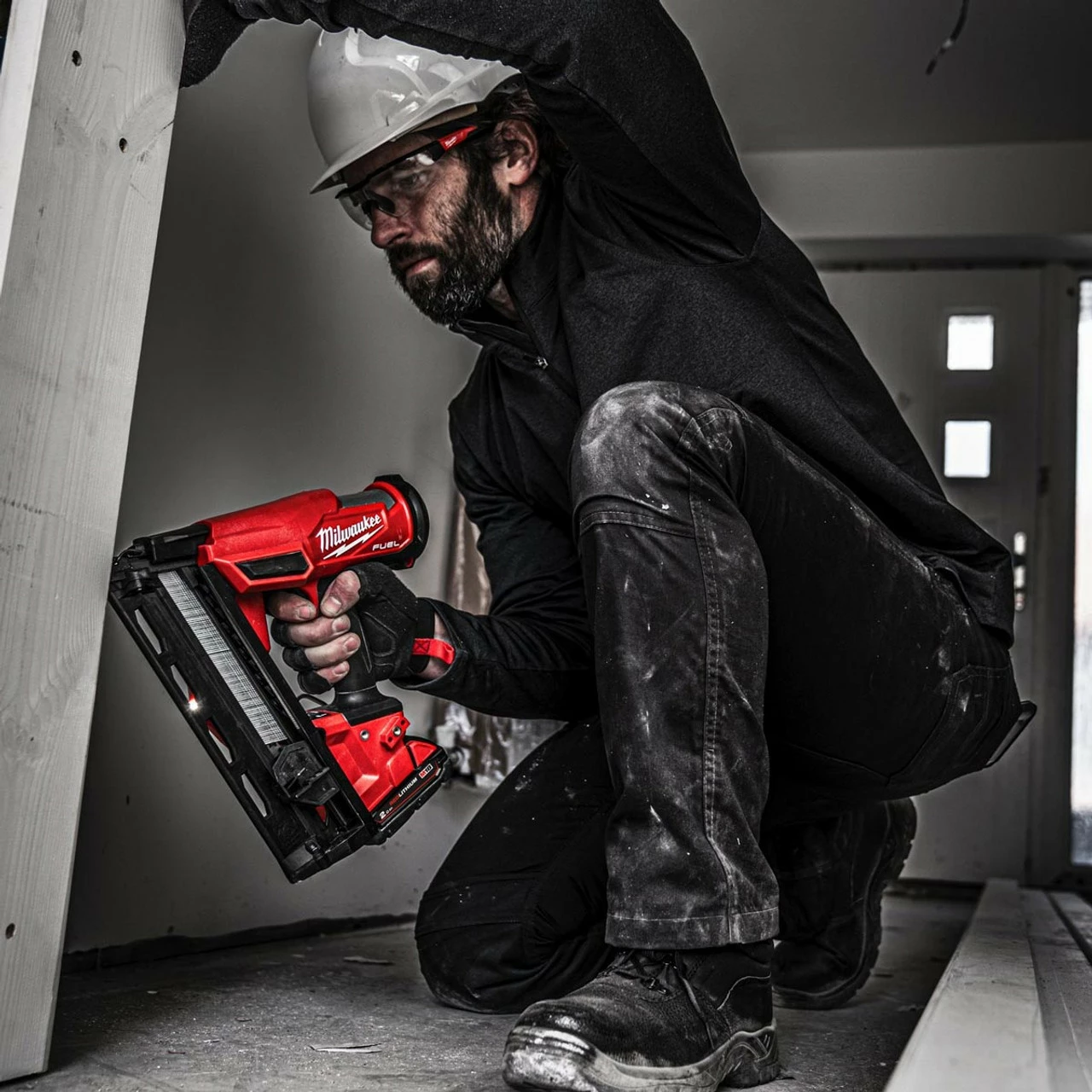 Milwaukee M18 FN16GA-401X 18V Fuel 16 Ga Angled Second Fix Finish Nailer With 1x 4.0Ah Battery - Image 11