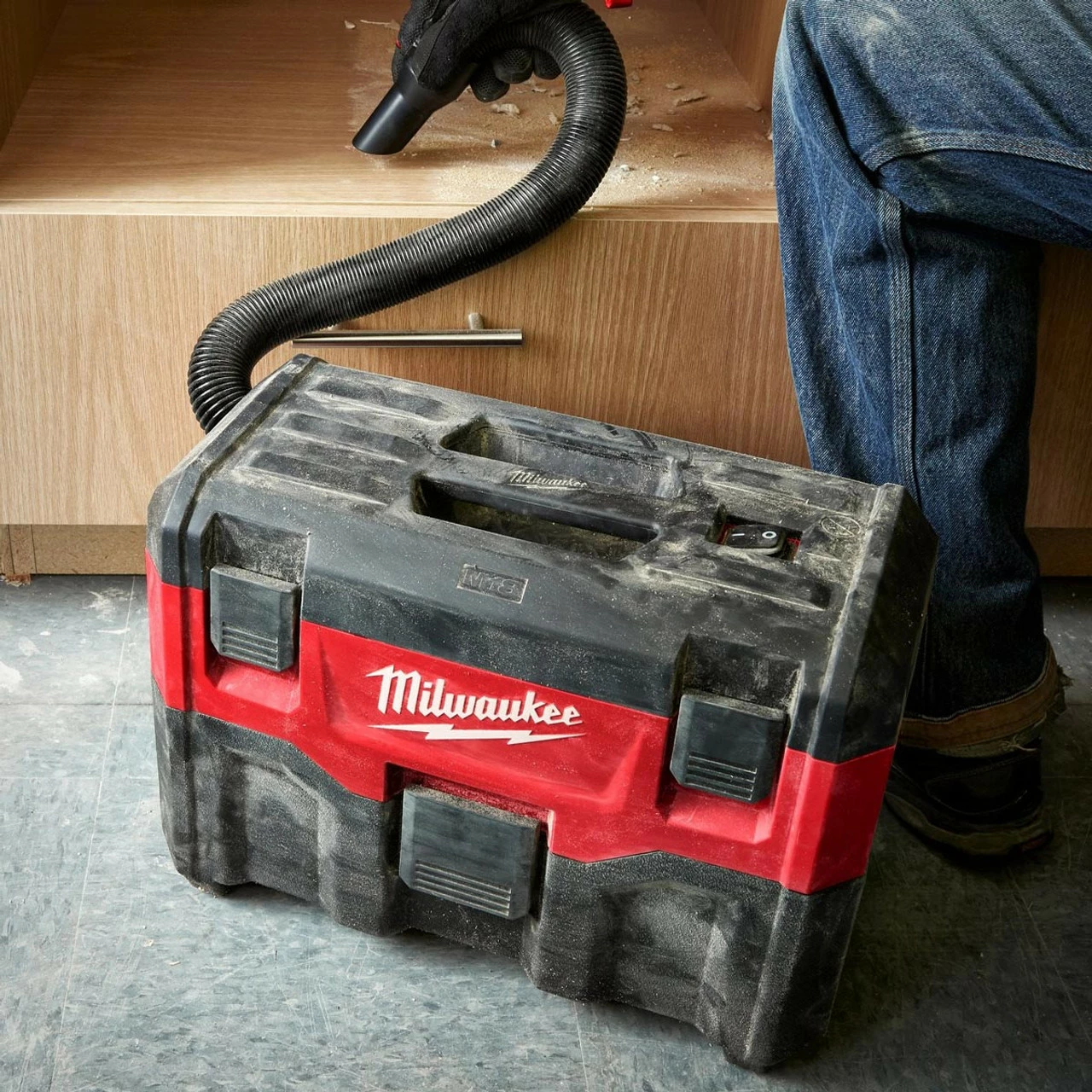 Milwaukee M18 VC2-0 18V Cordless Wet/Dry Vacuum (Body Only) - Image 10