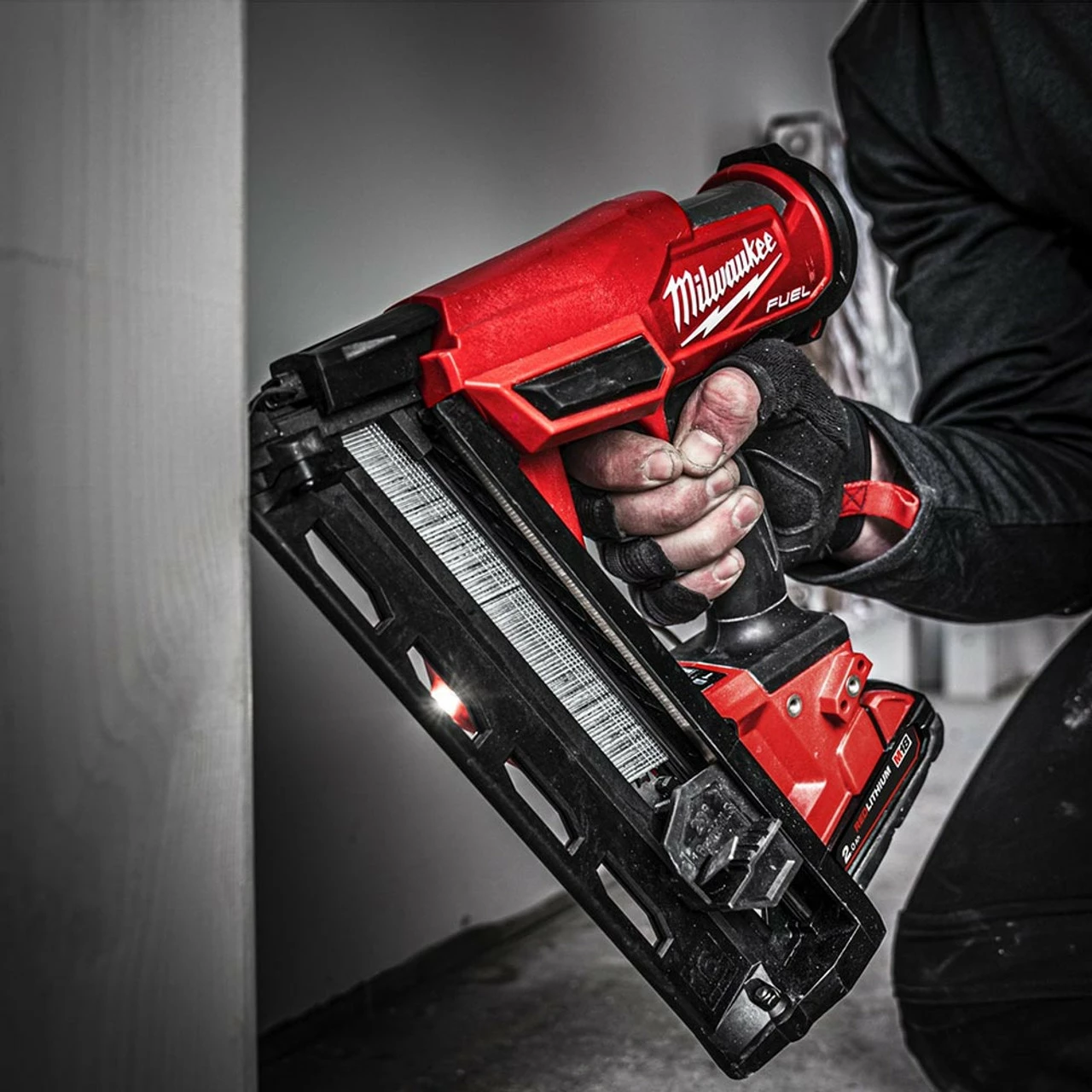 Milwaukee M18 FN16GA-401X 18V Fuel 16 Ga Angled Second Fix Finish Nailer With 1x 4.0Ah Battery - Image 9