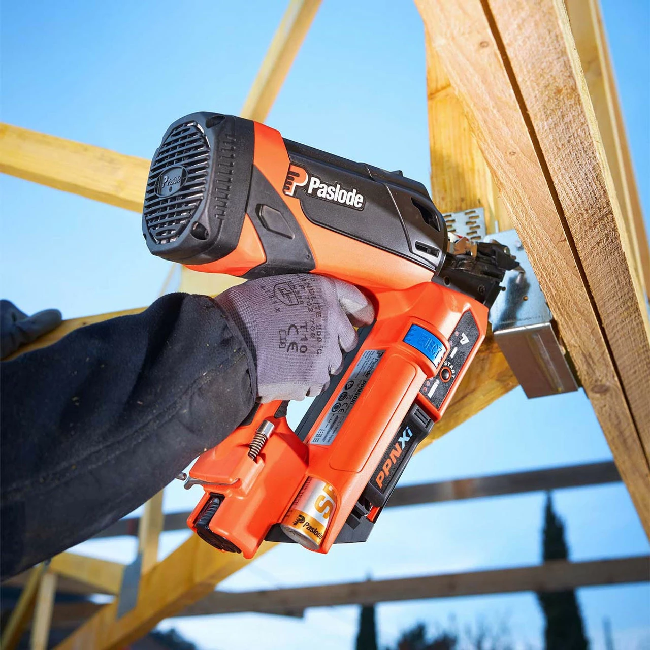 Paslode PPNXI 7.4V First Fix Positive Placement Gas Nailer With 1x 2.1Ah Battery - Image 5