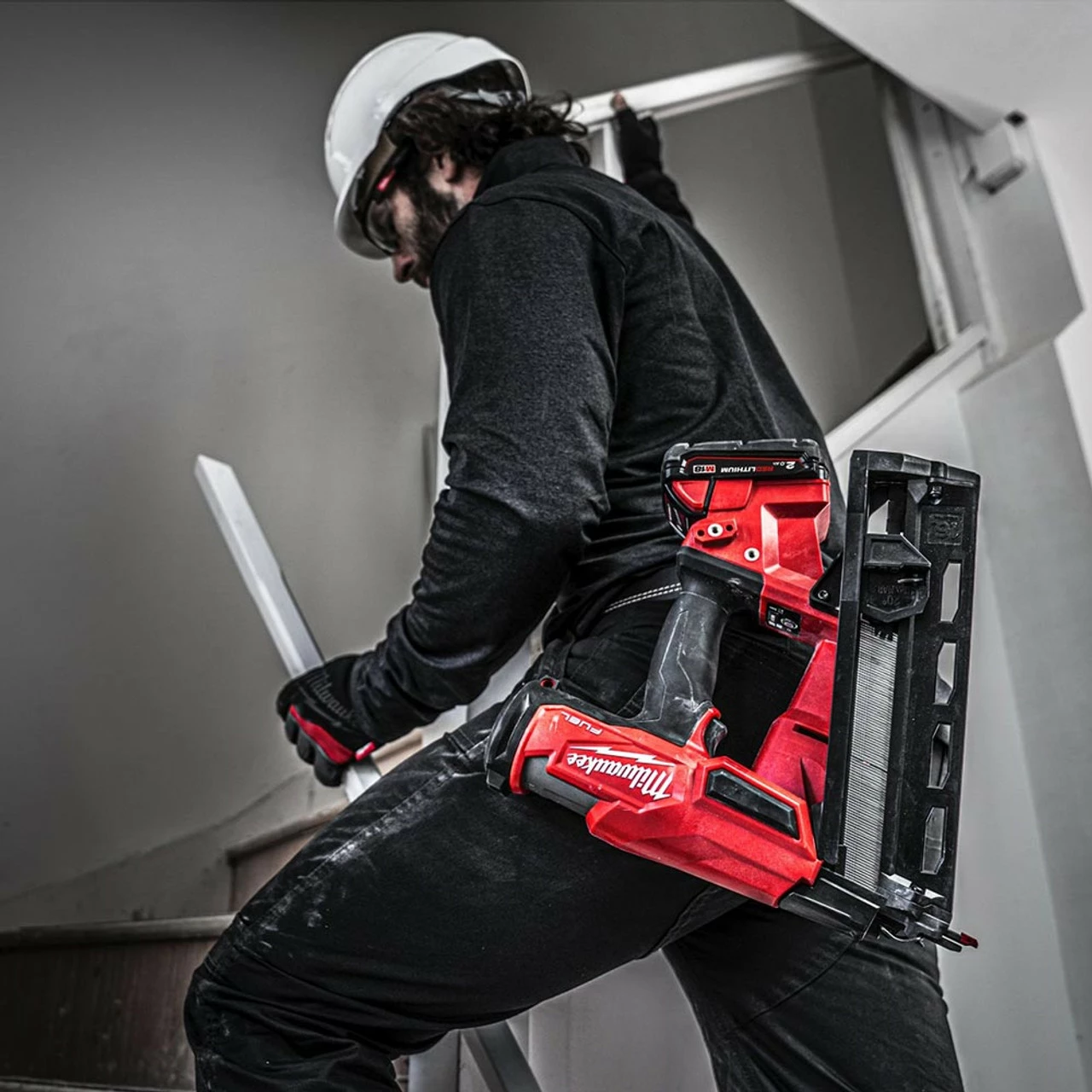 Milwaukee M18 FN16GA-401X 18V Fuel 16 Ga Angled Second Fix Finish Nailer With 1x 4.0Ah Battery - Image 8