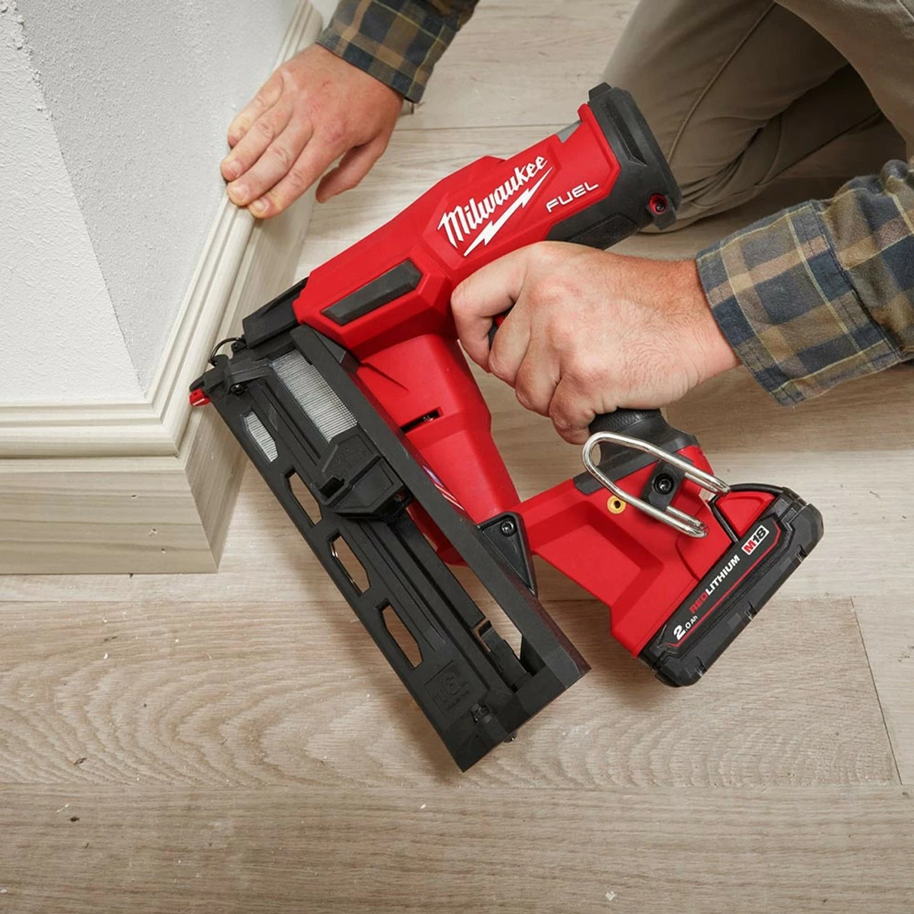 Milwaukee M18 FN16GA-401X 18V Fuel 16 Ga Angled Second Fix Finish Nailer With 1x 4.0Ah Battery - Image 15