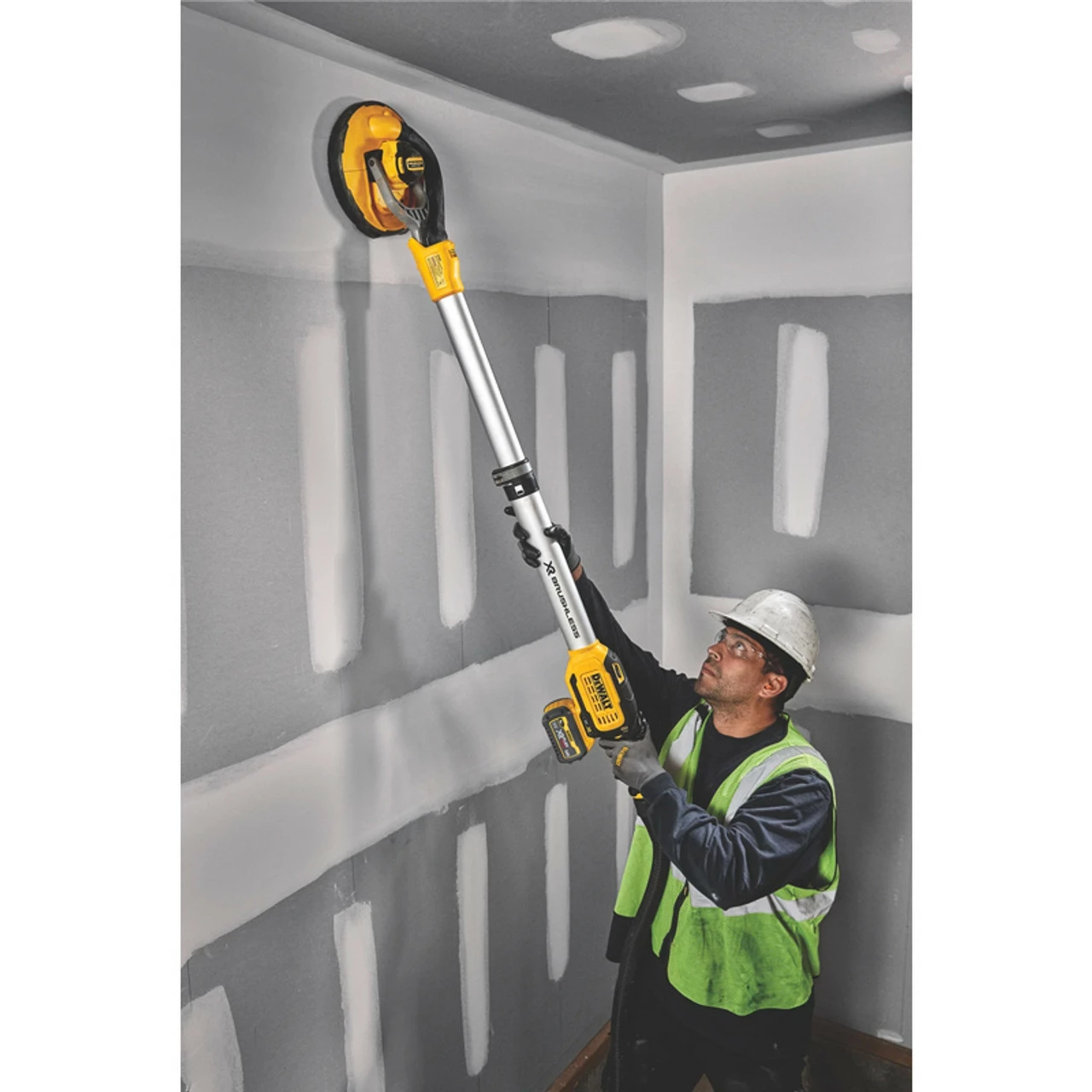 DeWalt DCE800T2 18V 225mm Brushless Drywall Sander With 2x 6.0Ah Batteries - Image 4