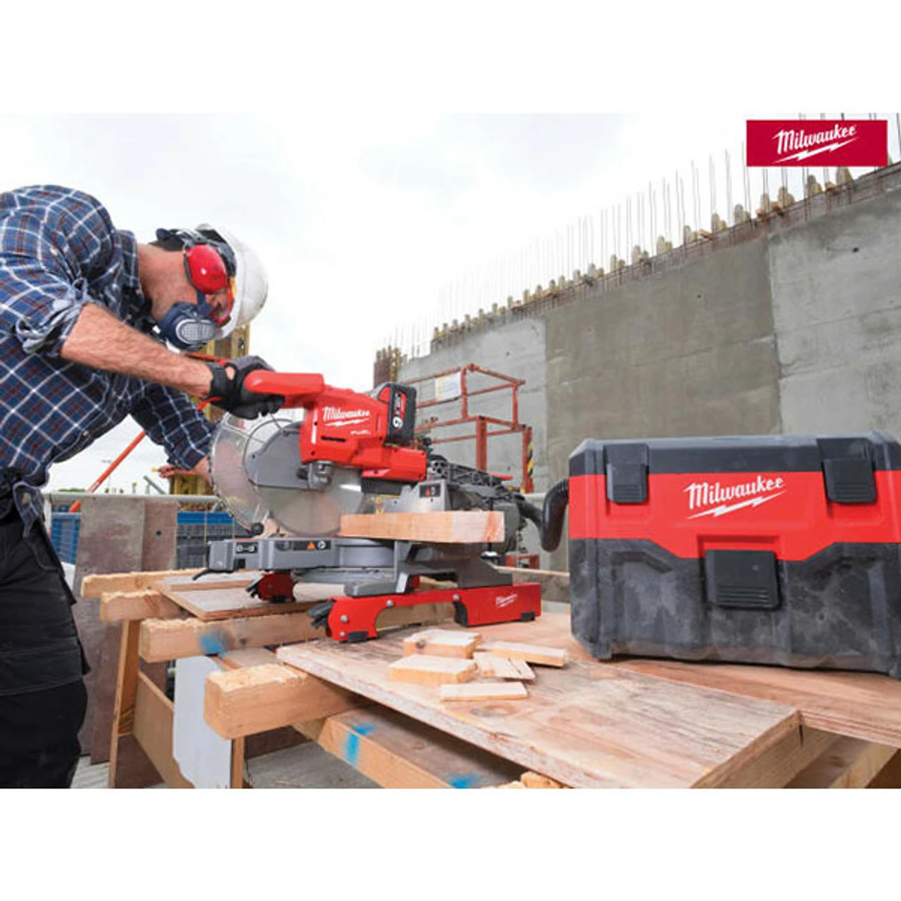 Milwaukee M18 VC2-0 18V Cordless Wet/Dry Vacuum (Body Only) - Image 6